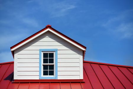 Roof Cleaning in Northern Arizona: What’s Safe for Asphalt Shingles vs. Tile vs. Metal?